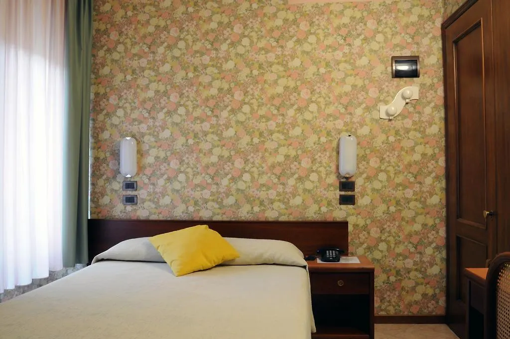 ***  Hotel Button Parma Italy